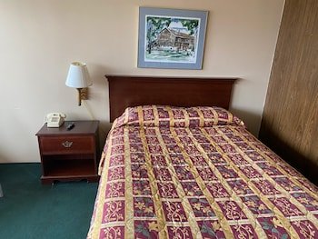 Budget Host Village Inn