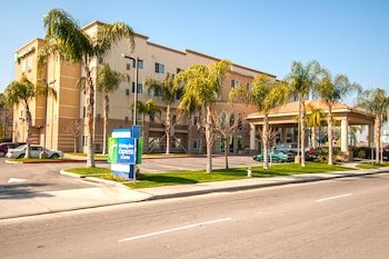 Holiday Inn Express Bakersfield Central