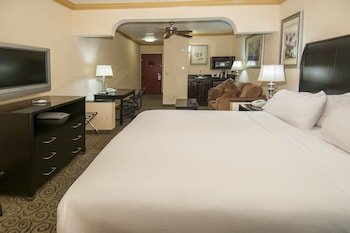 Holiday Inn Express Bakersfield Central