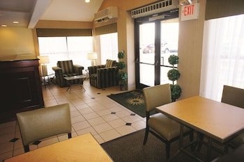 La Quinta Inn & Suites by Wyndham Warwick Providence Airport