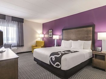 La Quinta Inn & Suites by Wyndham Warwick Providence Airport