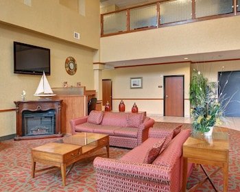 Quality Suites Near Cedar Creek Lake