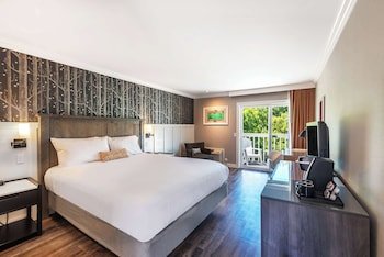 UpValley Inn & Hot Springs