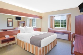 Microtel Inn & Suites by Wyndham Gassaway/Sutton