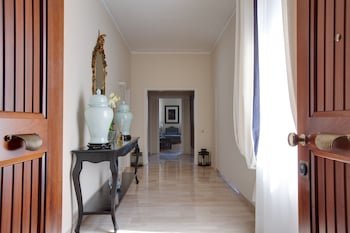 Kometa Suites & Apartments