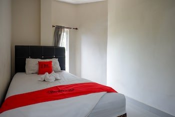 Hotel Larona by RedDoorz