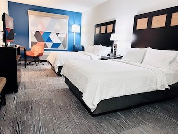Holiday Inn Express & Suites Houston East Baytown