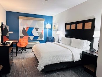Holiday Inn Express & Suites Houston East Baytown