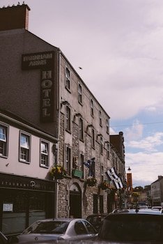 The Farnham Arms Hotel