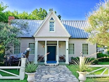 Baines House Inn and Gallery