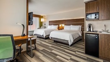 Holiday Inn Express & Suites Detroit - Farmington Hills