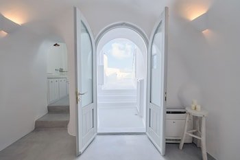 Cave Suite Oia
