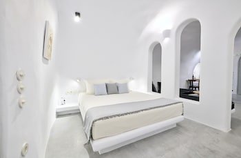 Cave Suite Oia