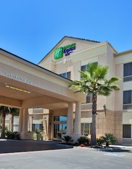 Holiday Inn Express & Suites San Diego Otay Mesa
