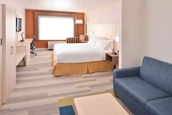 Holiday Inn Express & Suites San Diego Otay Mesa