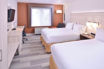 Holiday Inn Express & Suites San Diego Otay Mesa