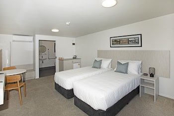 The Com Plex Motel