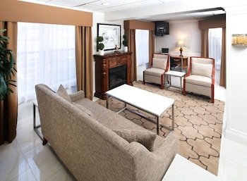 Red Lion Inn & Suites Auburn