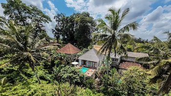Hanging Gardens Villa By Evdekimi