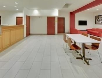 Super 8 by Wyndham Garland/Rowlett/East Dallas area