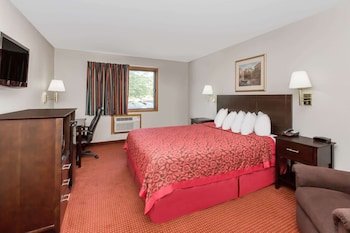 Days Inn & Suites by Wyndham Des Moines Airport