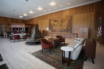 Mammoth Hot Springs Hotel & Cabins