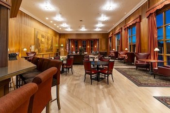 Mammoth Hot Springs Hotel & Cabins