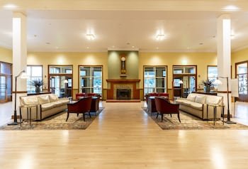 Mammoth Hot Springs Hotel & Cabins