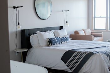Bowline Hotel