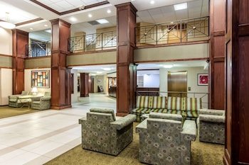 La Quinta Inn & Suites by Wyndham Milwaukee Bayshore Area