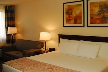 Ramada by Wyndham Bettendorf