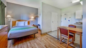 OYO Townhouse Sulphur, LA Extended Stay