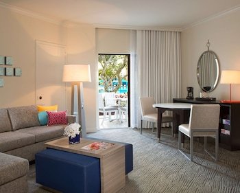 Hilton Orlando Buena Vista Palace Disney Springs Area