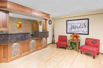 Super 8 by Wyndham Clive/W Des Moines