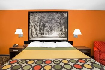 Super 8 by Wyndham Clive/W Des Moines
