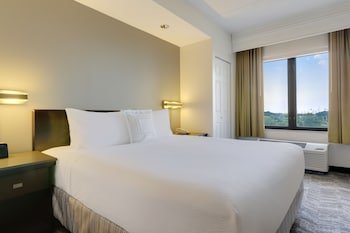 SpringHill Suites by Marriott Newark Liberty International Airport