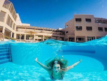 The Breakers Diving & Surfing Lodge
