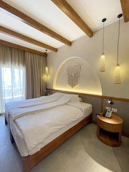The Breakers Diving & Surfing Lodge