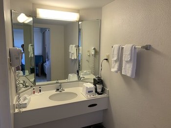 Travelodge by Wyndham Tuscaloosa