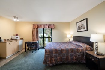 Canadian Inn Surrey