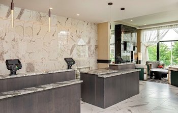 DoubleTree by Hilton Youngstown Downtown