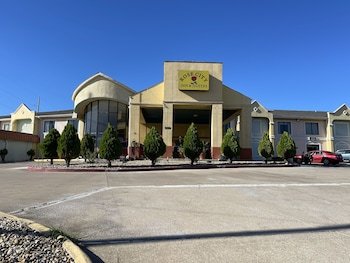 Rose City Inn & Suites