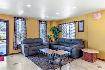 Rose City Inn & Suites