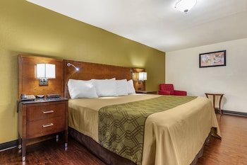 Rose City Inn & Suites