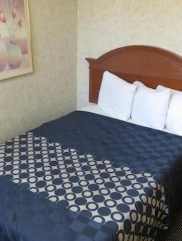 Days Inn by Wyndham Los Angeles LAX/VeniceBch/Marina DelRay