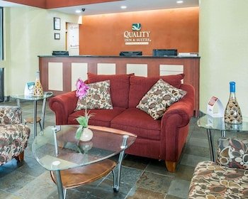 Quality Inn & Suites Kansas City I-435N Near Sports Complex