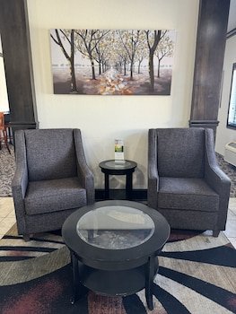 Quality Inn Near I-72 And Hwy 51