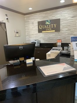 Quality Inn Near I-72 And Hwy 51