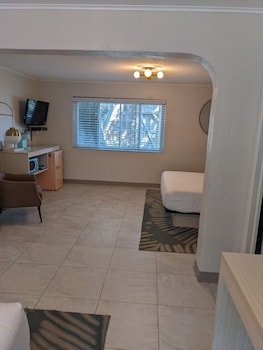 Queens Court Inn