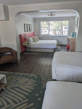 Queens Court Inn